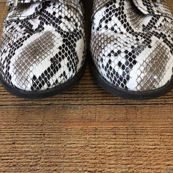 Qupid White‎ Black Snake Print Leather Ankle Booties Womens 7 Heeled Boots - Picture 2 of 13